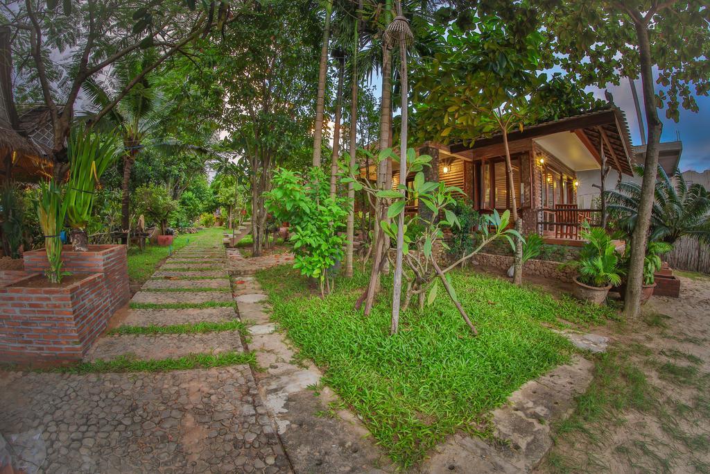Natural Bungalows Restaurant&Bar Kampot Exterior foto
