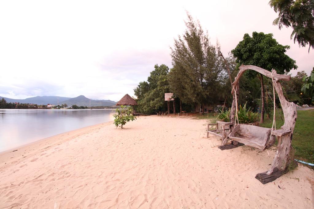 Natural Bungalows Restaurant&Bar Kampot Exterior foto